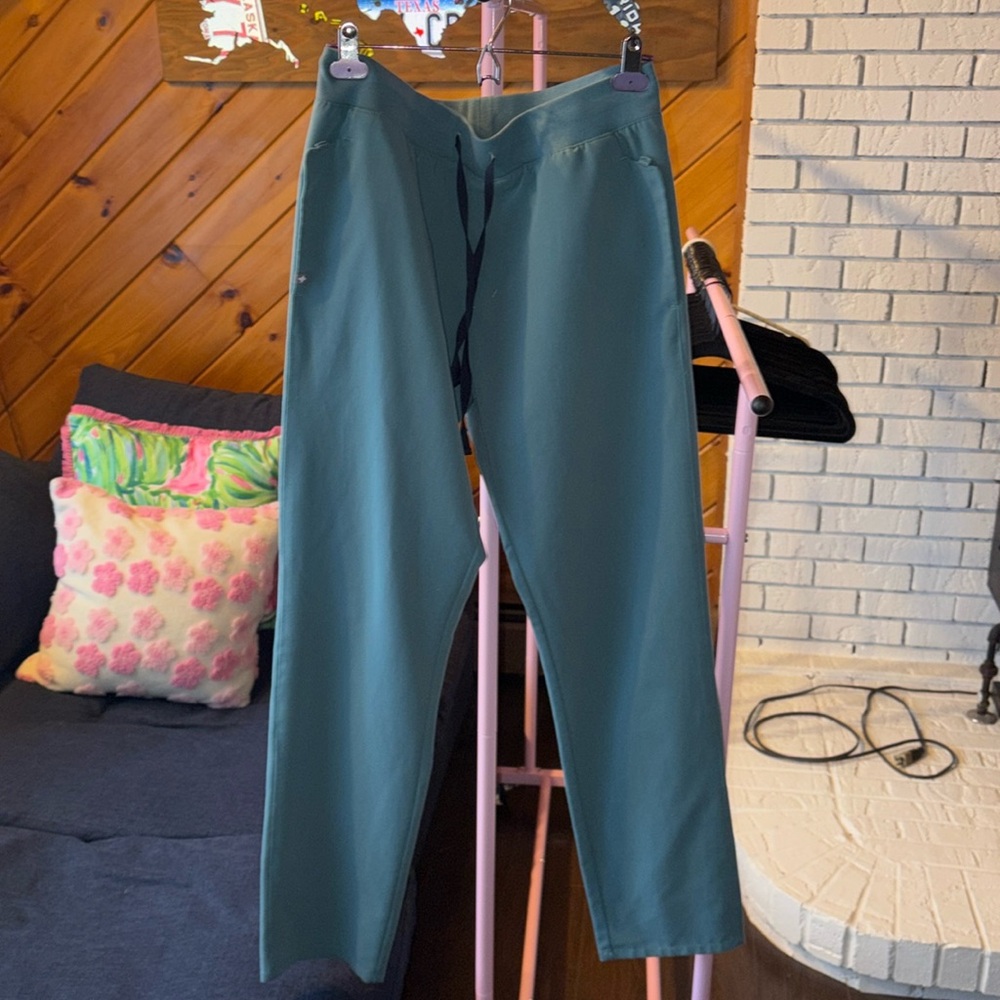 Men’s hydrogen green scrub pants size M